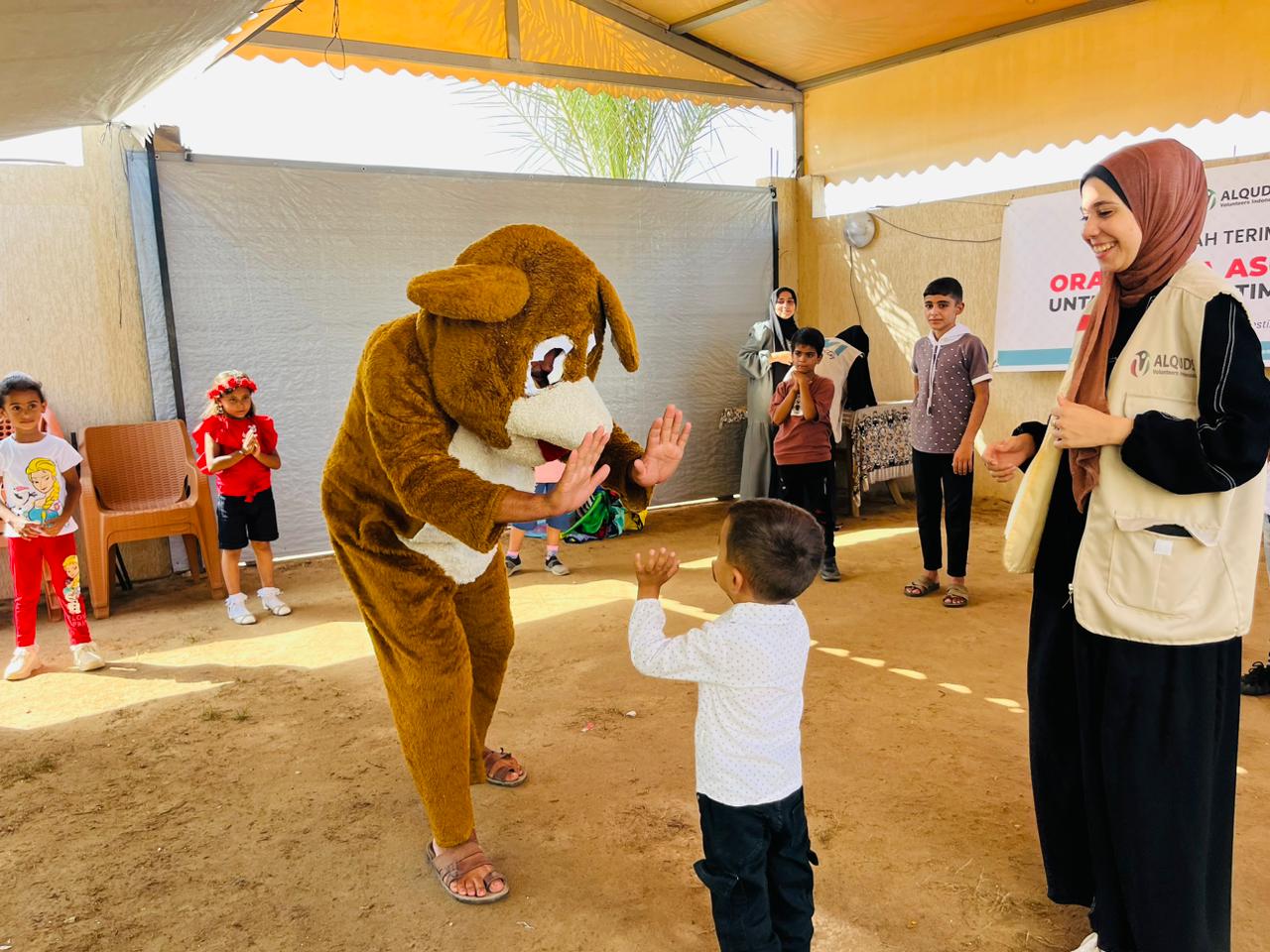 Anak yatim Palestina dalam kegiatan belajar
