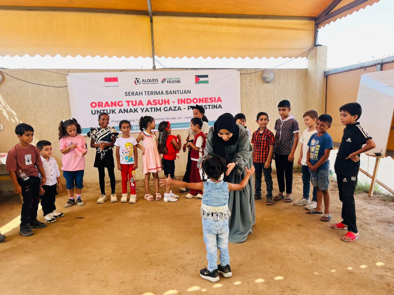 Anak yatim Palestina dalam kegiatan belajar