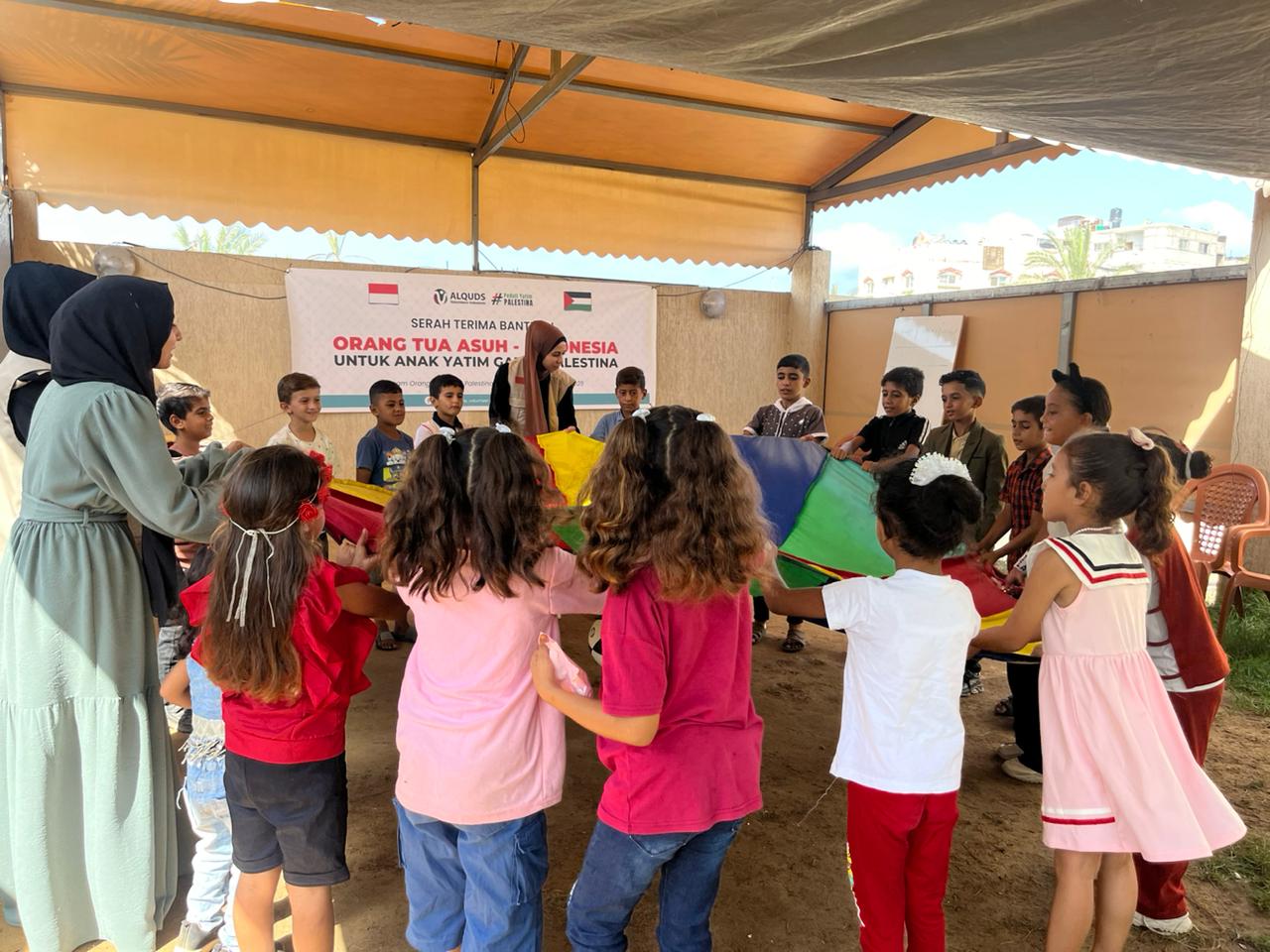 Anak yatim Palestina dalam kegiatan belajar