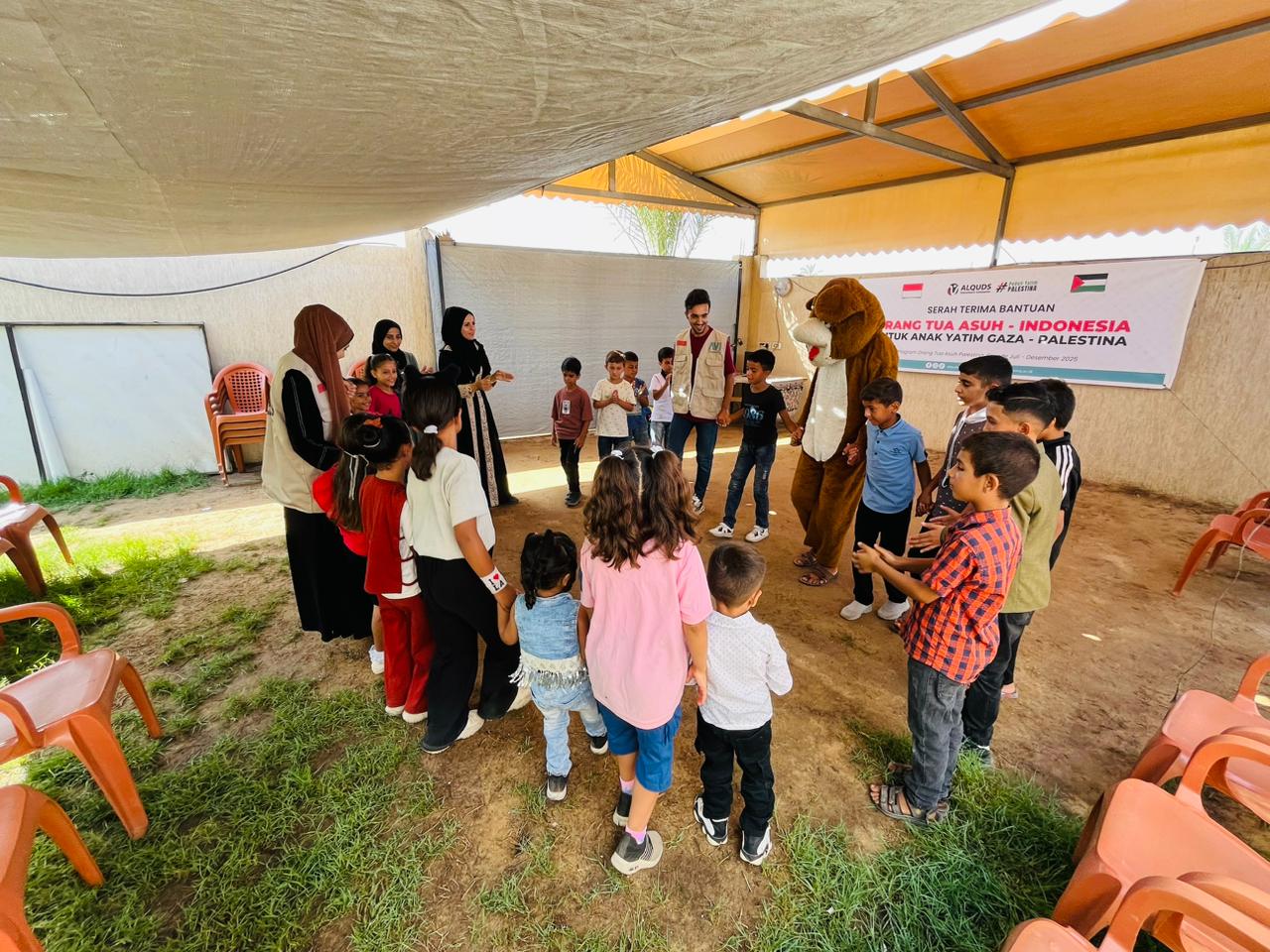 Anak yatim Palestina dalam kegiatan belajar