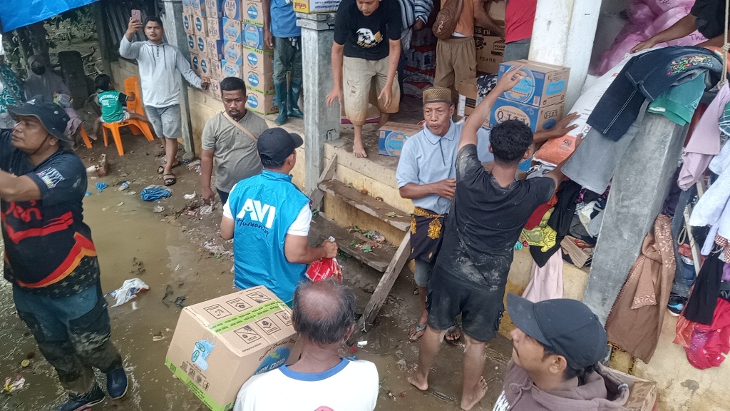 AVI Humanity Salurkan Bantuan Darurat ke Korban Banjir Longsor Pidie Jaya