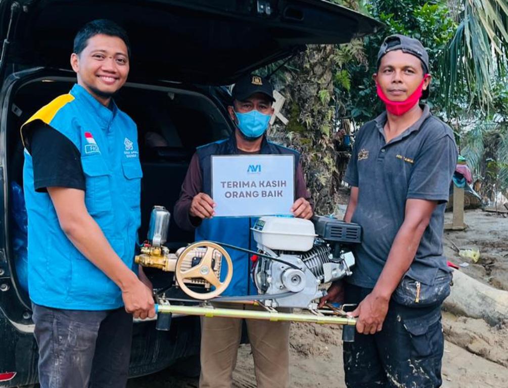 AVI Humanity Salurkan Genset Penerangan untuk Pengungsi Kejuruan Muda