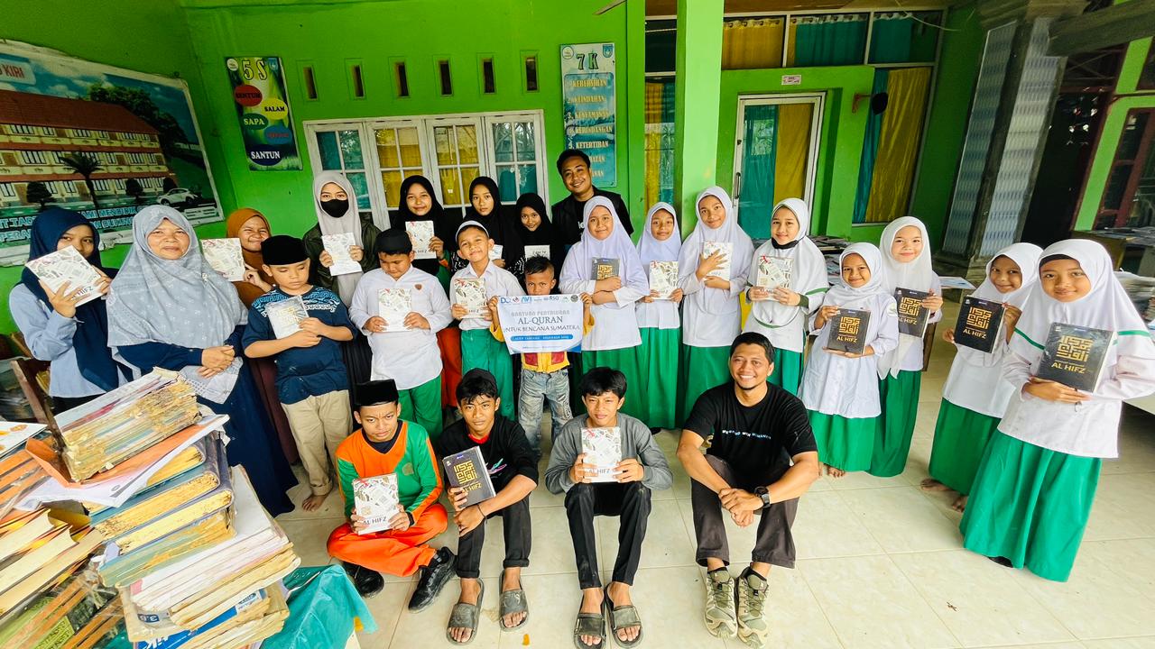 Mushaf Al Qur'an dari AVI untuk Penyintas, Upaya Pemulihan Batin Warga Terdampak Bencana Aceh