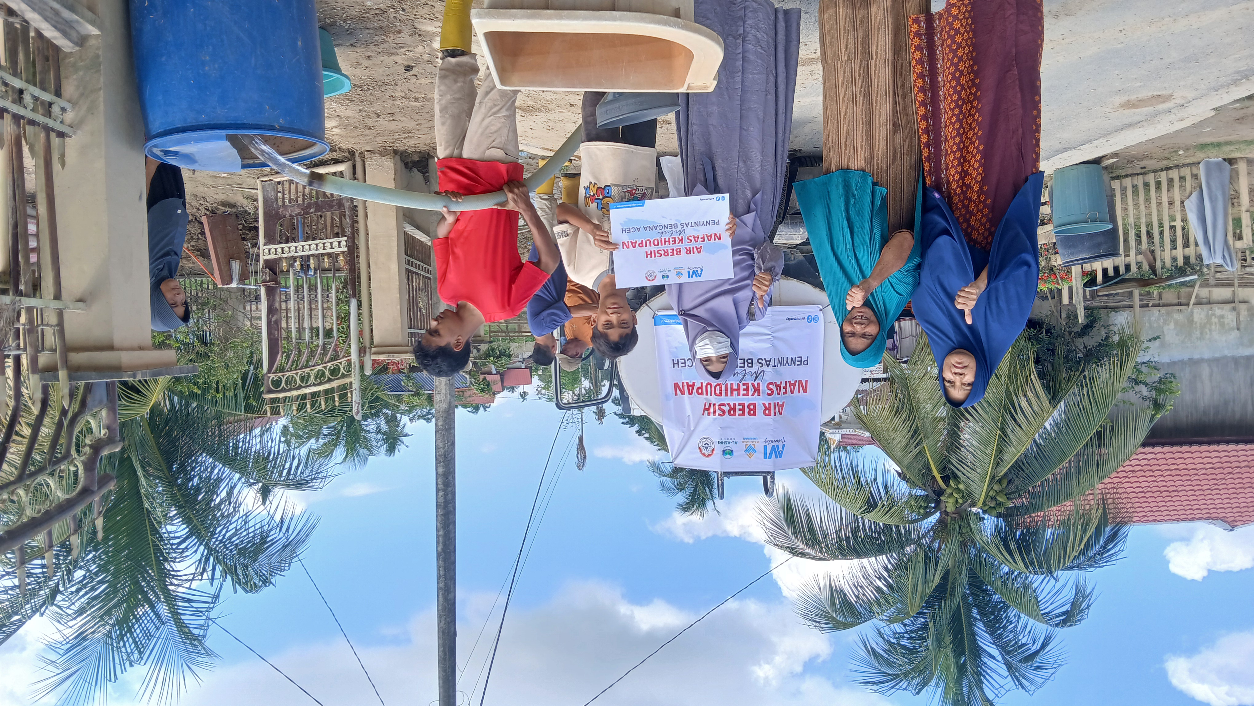 Krisis Air Pascabencana, AVI Humanity Distribusikan 5.000 Liter Air Bersih