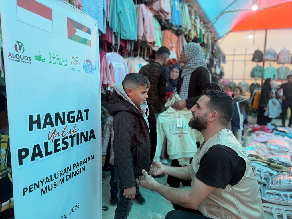 AVI Salurkan Jaket Musim Dingin untuk Anak-Anak Penghafal Al-Qur’an di Gaza