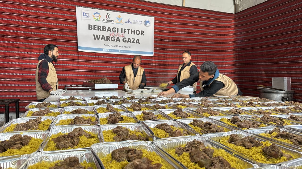 AVI Salurkan Paket Ifthor untuk Warga Gaza Selatan