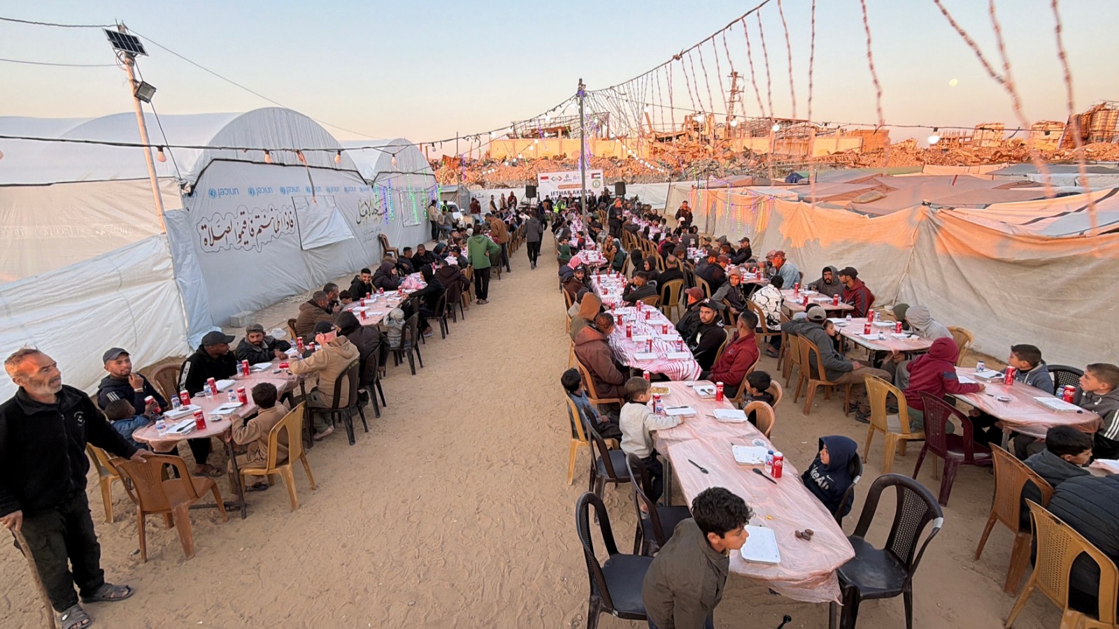 Program Ifthor Akbar AVI Hadirkan Jamuan Berbuka di Area Pengungsian Gaza