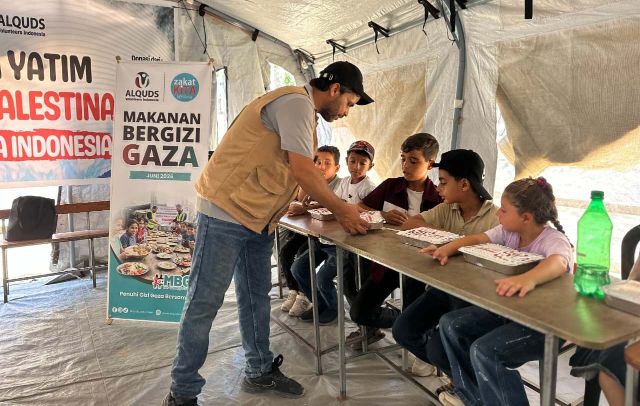 Kado Cinta Yatim untuk Gaza Hadirkan Makanan Bergizi bagi Anak Palestina